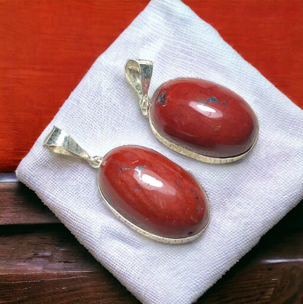 Paired Jasper necklace Pendant: Paired Jasper necklace Pendant Shipping: Domestic: Flat-rate of $23.00 to anywhere within the contiguous U.S.International: Foreign shipping rates are determined by destination. International