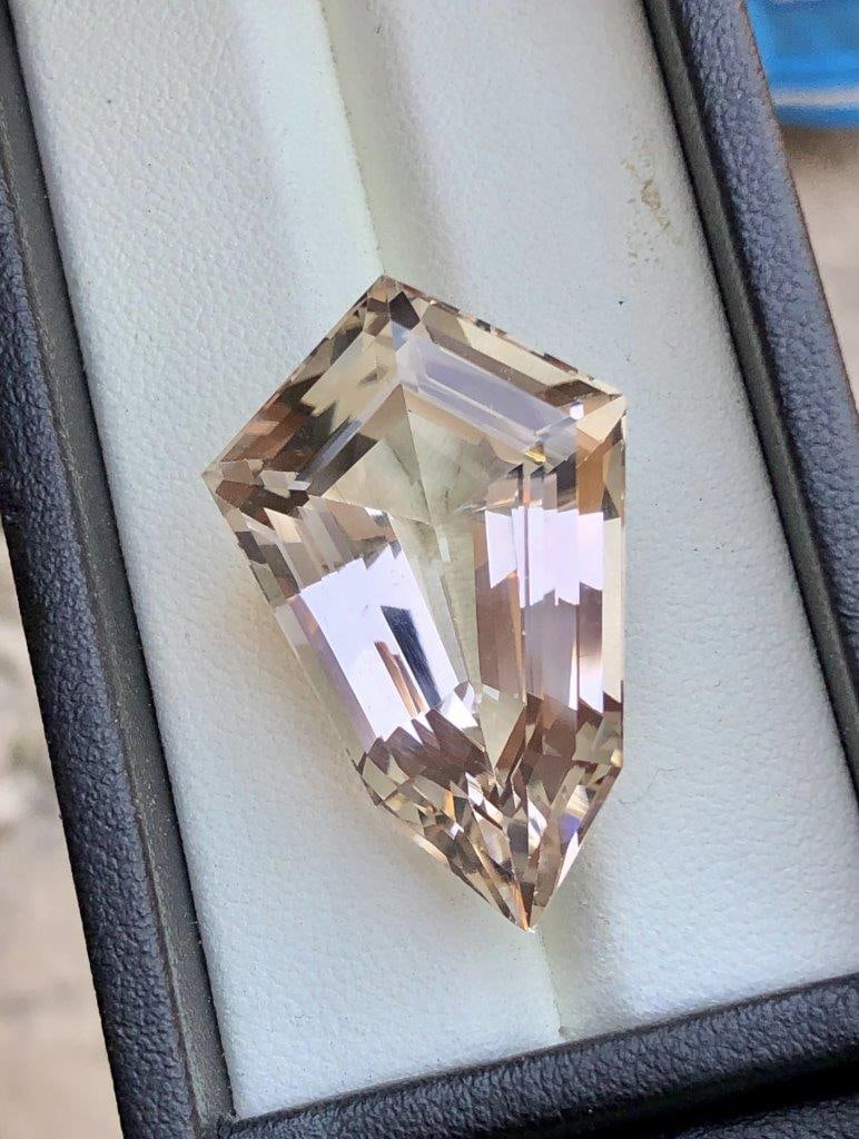 53.20 CaratsAAA Quality Natural Golden Topaz Gemstone - 32X20X14 mm (1 of 4)