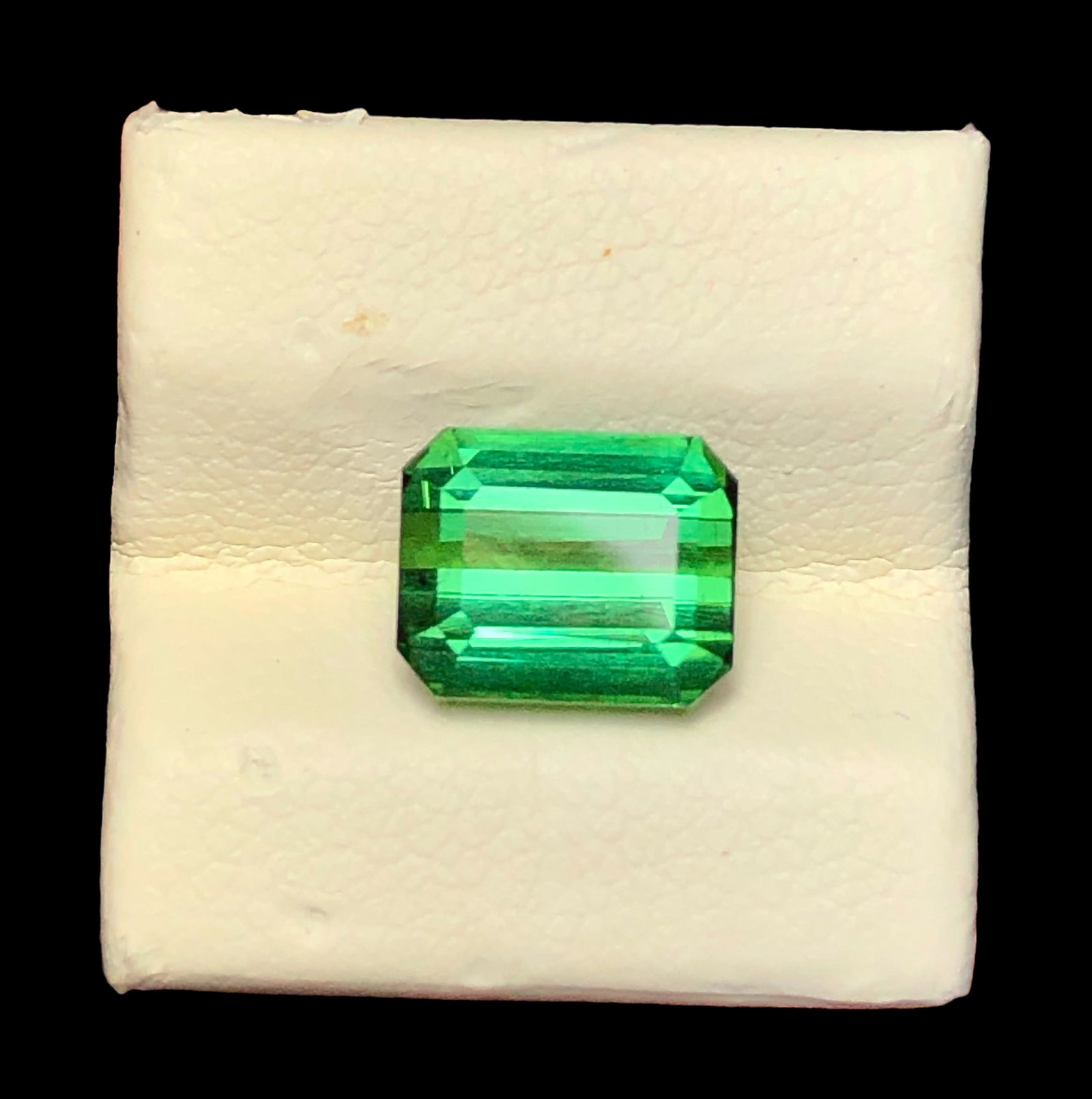 2.75 Carats Top Quality Flawless Green Tourmaline - 8.5X7X6 mm (1 of 5)