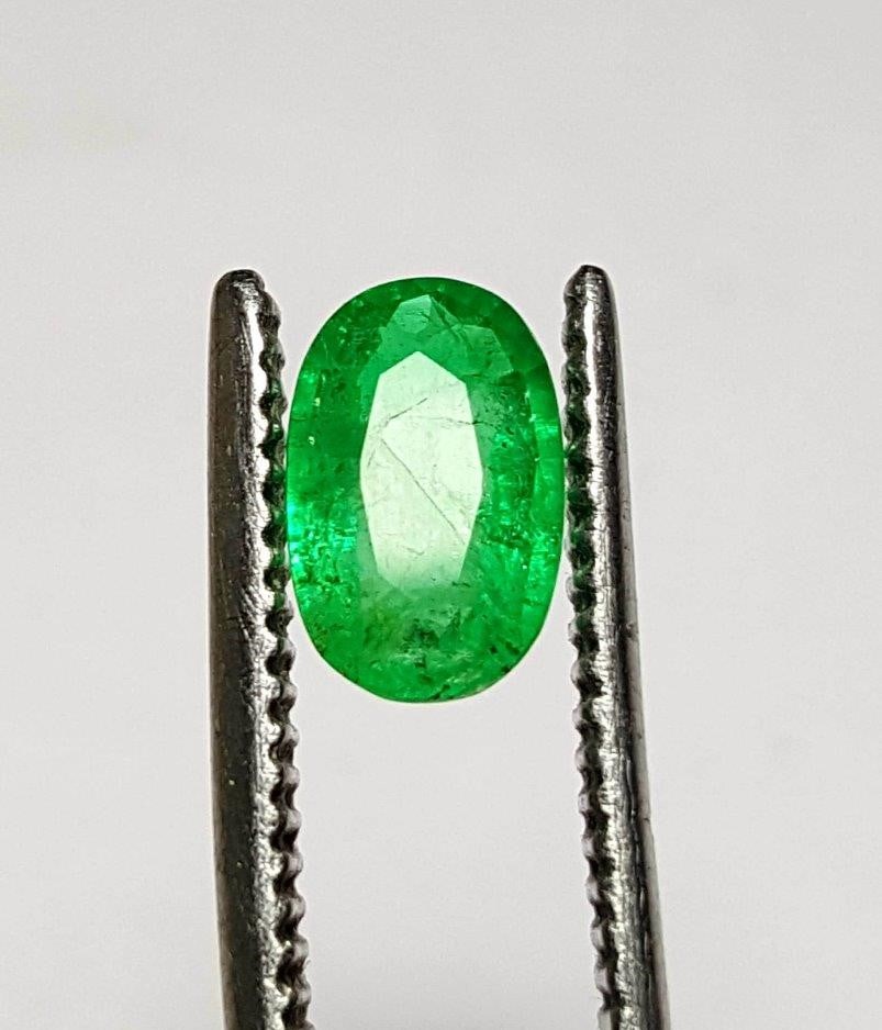 Beautiful Emerald Oval - 0.85 Carats: Beautiful Emerald Oval - 0.85 Carats - 9X6X3 mmShipping Rate: $15.00 .shipping rates are determined by Parcel weight and destination.Combined shipping: We offer combine shipping on multiple items purc
