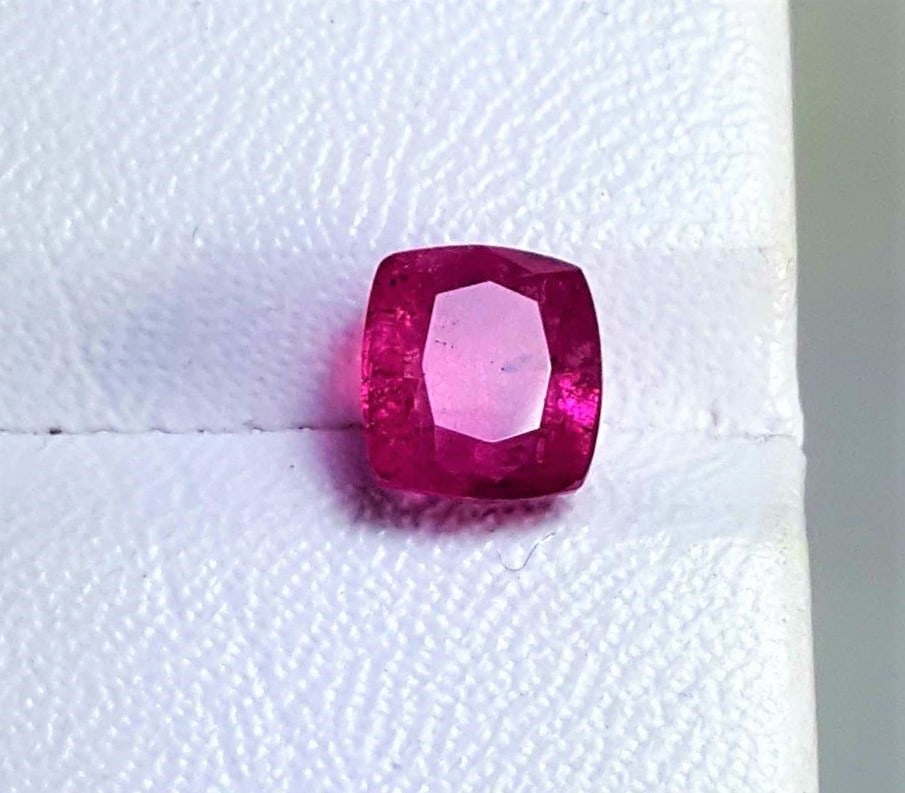 Natural Rubelite Tourmaline - 3 Carats: Natural Rubelite Tourmaline - 3 Carats - 9X8X5 mmShipping Rate: $15.00 .shipping rates are determined by Parcel weight and destination.Combined shipping: We offer combine shipping on multiple items