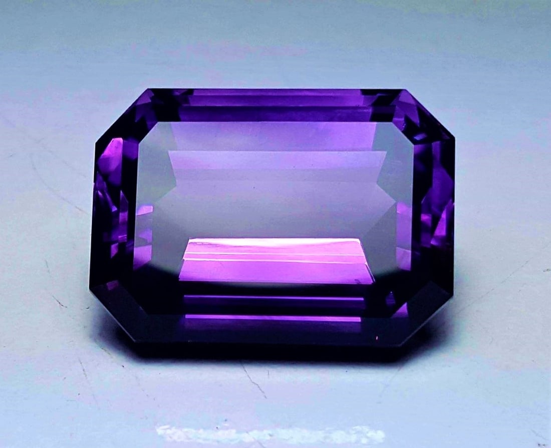 Brazil Amethyst Big Size faceted Gem - 111.55 Carats: Brazil Amethyst Big Size faceted Loose Gem - 111.55 Carats - 33X24X19 mmShipping Rate: $15.00 .shipping rates are determined by Parcel weight and destination.Combined shipping: We offer combine shippi
