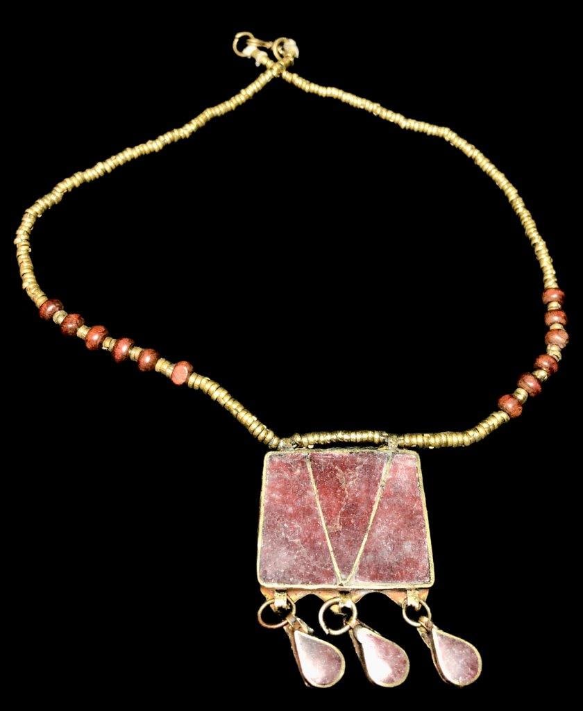 Old Design Egyptian Style Gale Necklace: Old Design Egyptian Style Gale NecklaceShipping Rate: $23.00 .shipping rates are determined by Parcel weight and destination.Combined shipping: We offer combine shipping on multiple items purchased