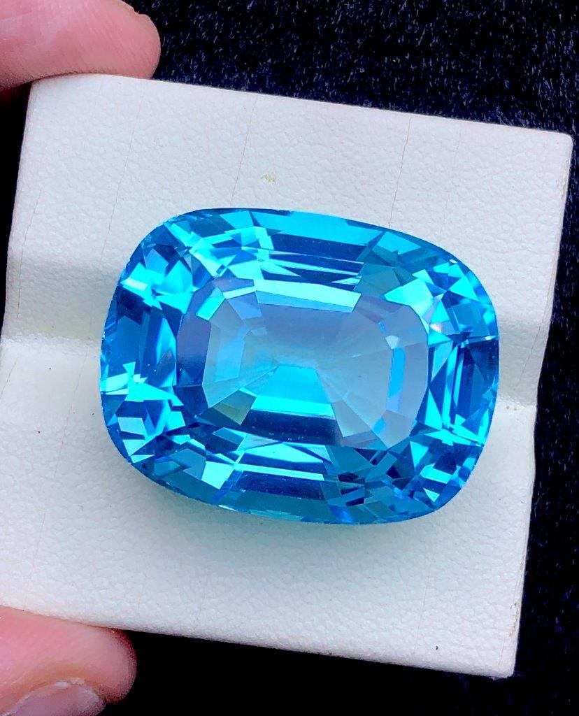 81.75 Cts Swiss Blue Topaz Gemstone ? Large Natural Loose Stone 28x22x17 mm: Stunning 81.75 carats natural Swiss Blue Topaz featuring a vibrant sky-blue color, excellent clarity, and brilliant sparkle. Measuring 28x22x17 mm, this large and impressive loose gemstone is perfect 