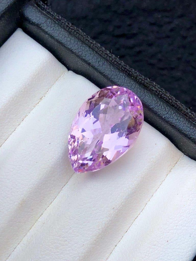 18,35 carats Natural Pink Kuznite Gemstone - 19X14X10 mm (1 of 3)