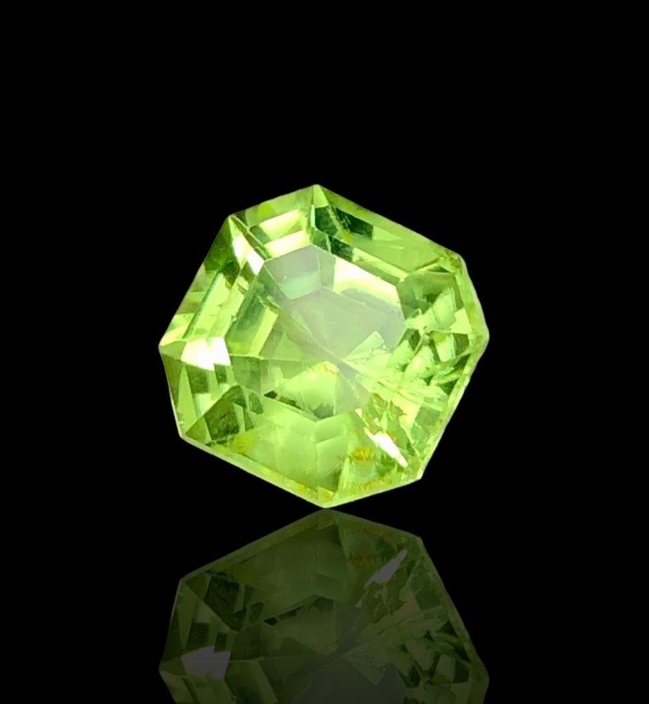 4.60 Crts Peridot gemstone From Spat Valley - 10X10X7 mm: 4.60 Crts Peridot gemstone From Spat Valley - 10X10X7 mm Shipping Rate: FREE SHIPPINGshipping rates are FREE WORLDWIDECombined shipping: We offer combine shipping on multiple items purchased to