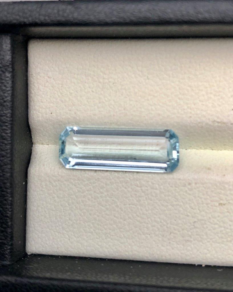 3.60 Carats Santa Maria Aquamarine Gemstone - 18X6X4 mm: 3.60 Carats Santa Maria Aquamarine Gemstone - 18X6X4 mm Shipping: