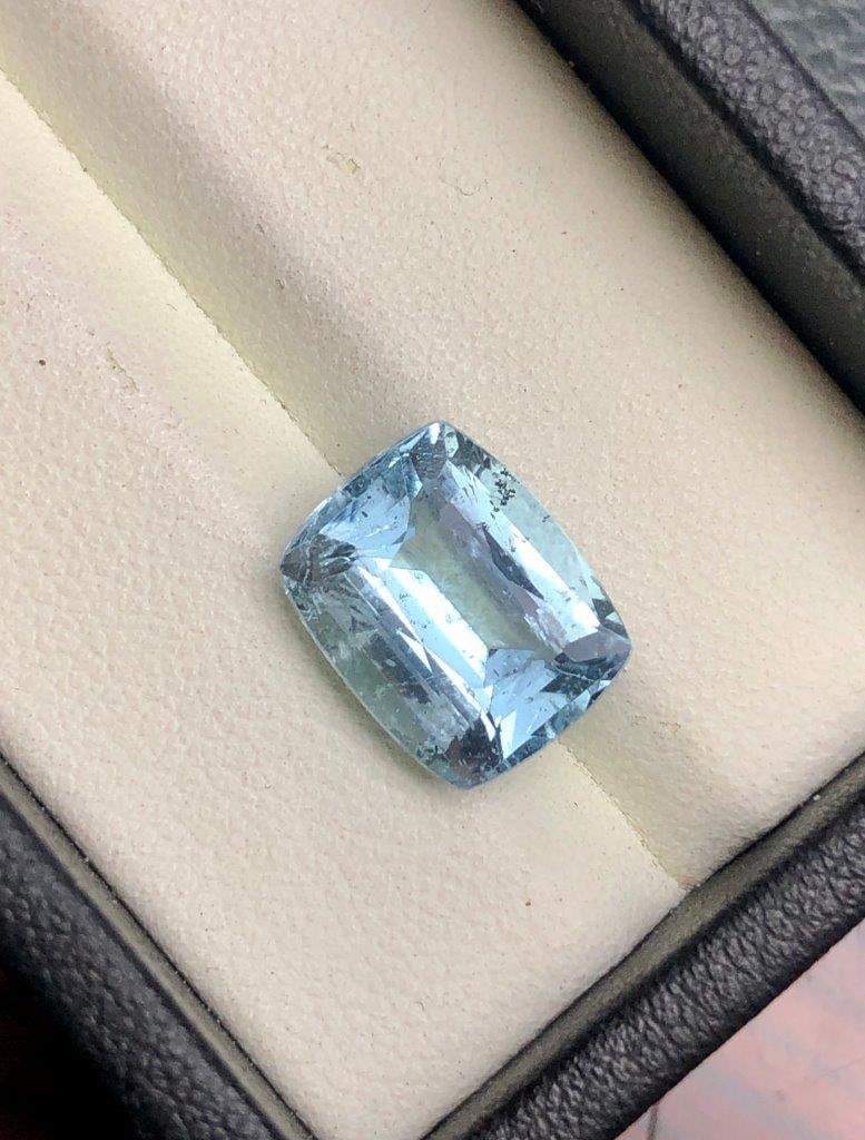 5.15 Carats Amazing Color Natural Santa MAria Aquamarine Gemstone - 12X10X7 mm (1 of 4)