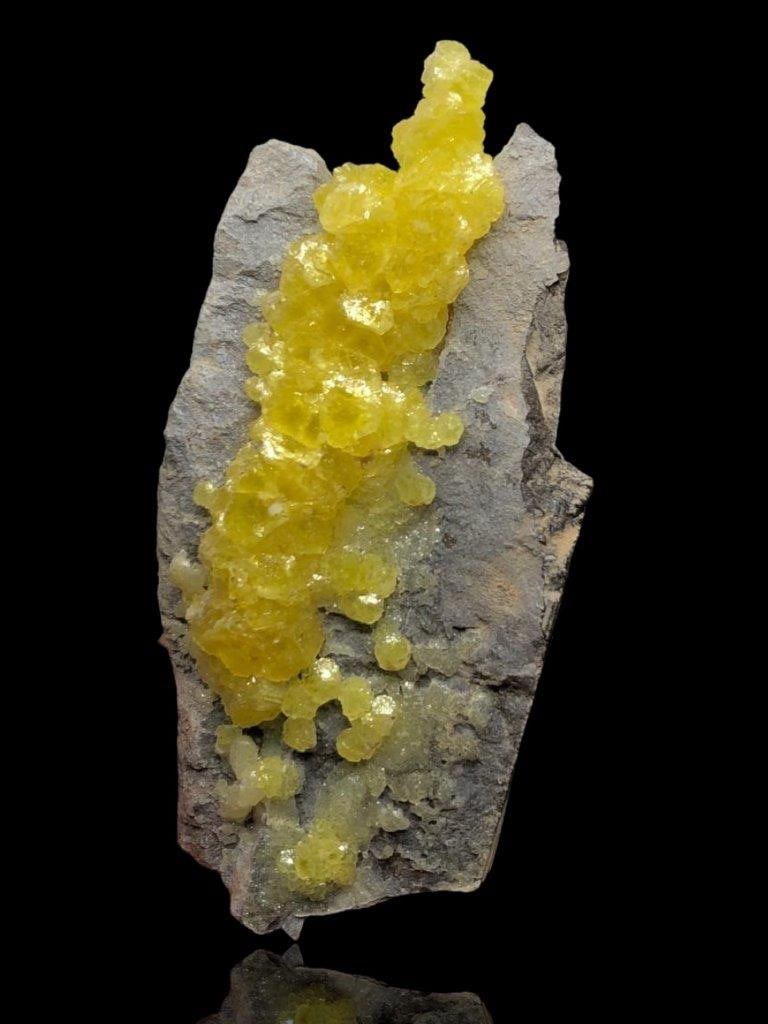 Brucite Mineral On Matrix - 190 Grams - 124X45X29 mm: Brucite Mineral On Matrix - 190 Grams - 124X45X29 mm Shipping Rate: $23.00 .shipping rates are determined by Parcel weight and destination.Combined shipping: We offer combine shipping on multiple item