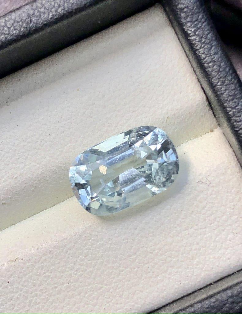 9.10 Carats Natural Aquamarine Gemstone - 16X10X9 mm (1 of 4)