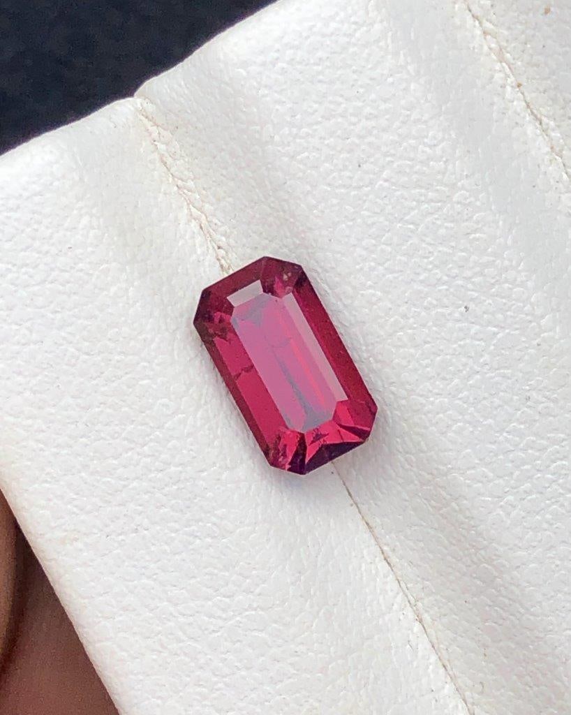 2.40 carats Natural Rhodolite Garnet Gemstone - 9X5X4 mm (1 of 5)