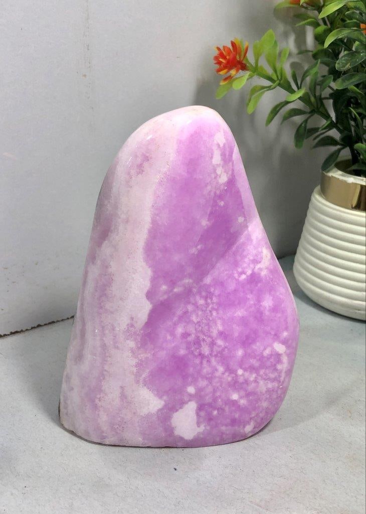Pink Aragonite Healing Standing Tumblr 750 Grams (1 of 4)
