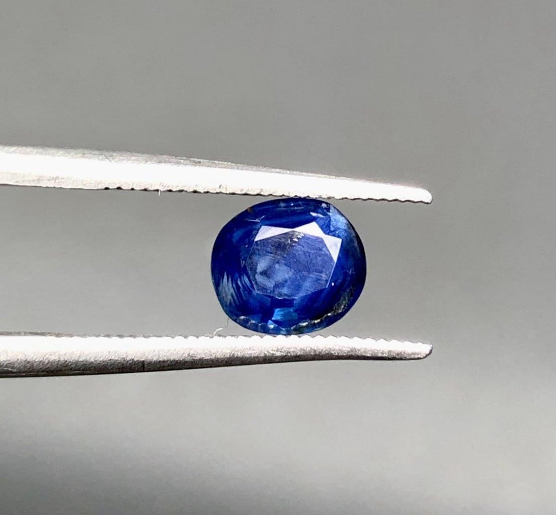Royal Blue Natural Sapphire - 1.10 Carats - 6X5X3 mm (1 of 3)