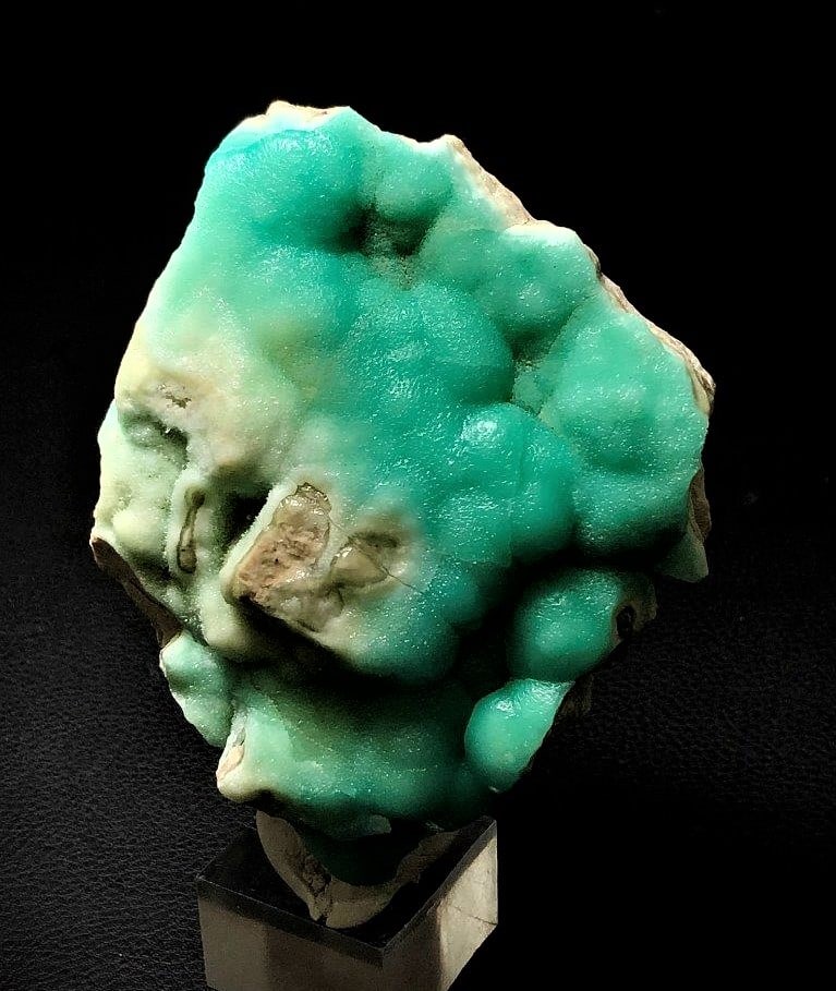 Natural Blue HEMIMORPHITE - 384.1 Grams: Natural Blue HEMIMORPHITE - 384.1 Grams - 82X79X47 mmShipping Rate: $45.00 .shipping rates are determined by Parcel weight and destination.Combined shipping: We offer combine shipping on multiple
