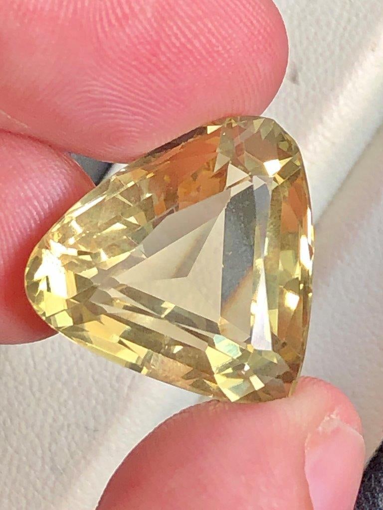 22.40 Carats Natural Citrine Quartz Gemstone - 19X21X12 mm (1 of 4)