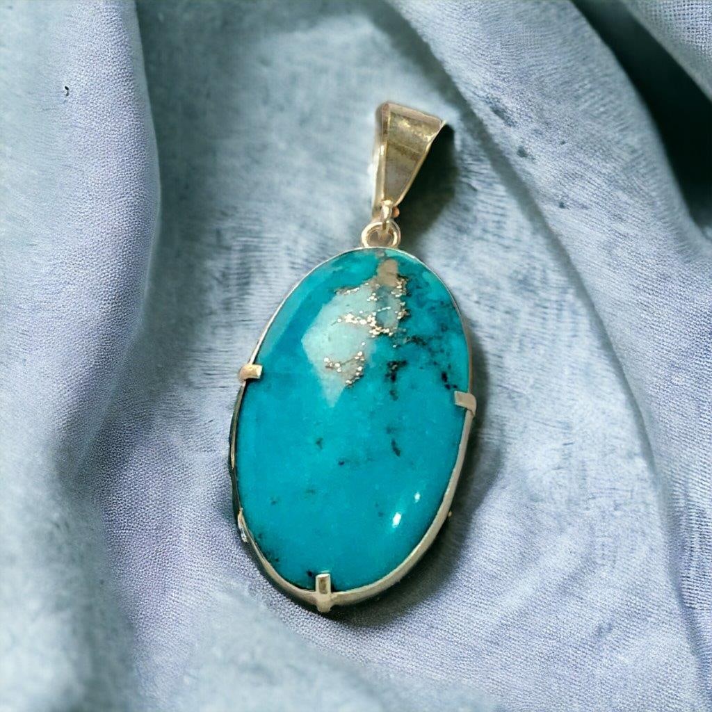 BEAUTIFUL Turquoise Pendant Necklace (1 of 3)