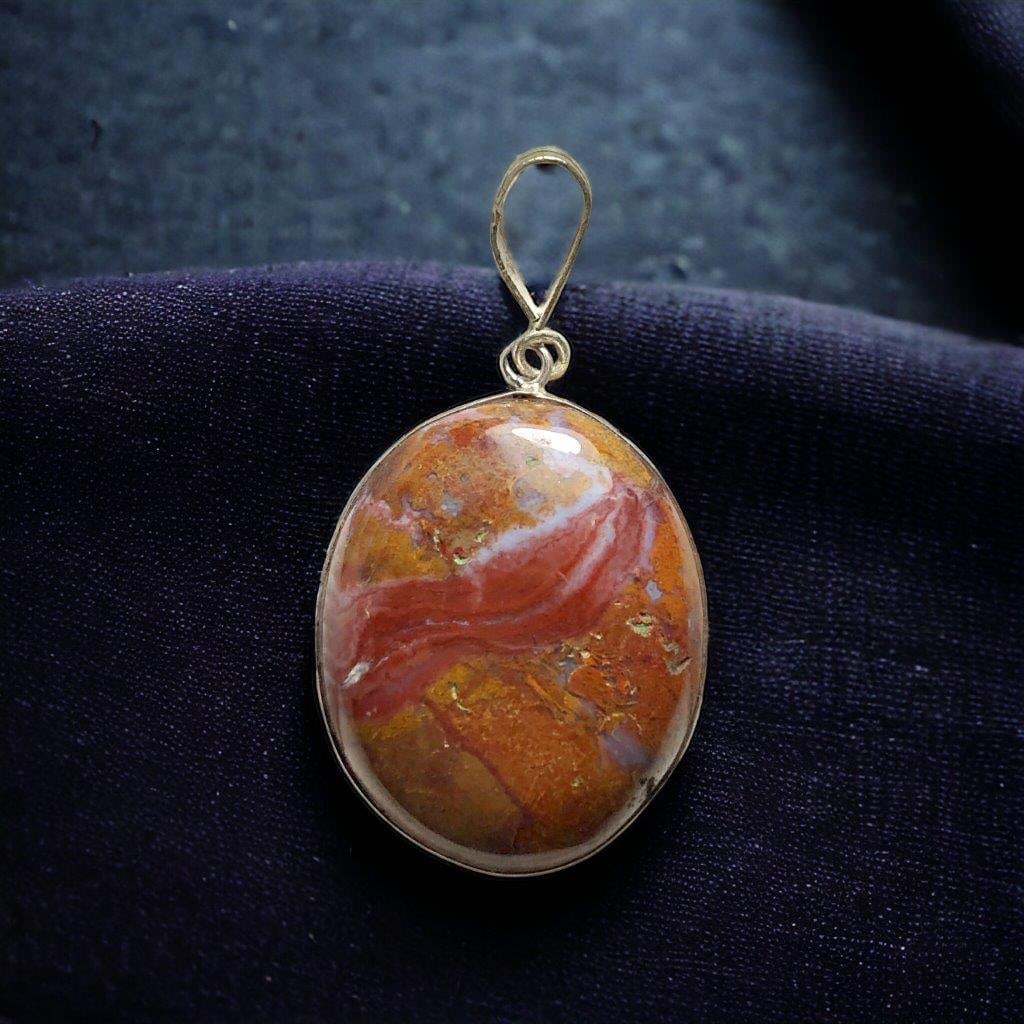 Agate Pendant Friendship Gift: Agate Pendant Friendship Gift Shipping: Domestic: Flat-rate of $23.00 to anywhere within the contiguous U.S.International: Foreign shipping rates are determined by destination. International shipping
