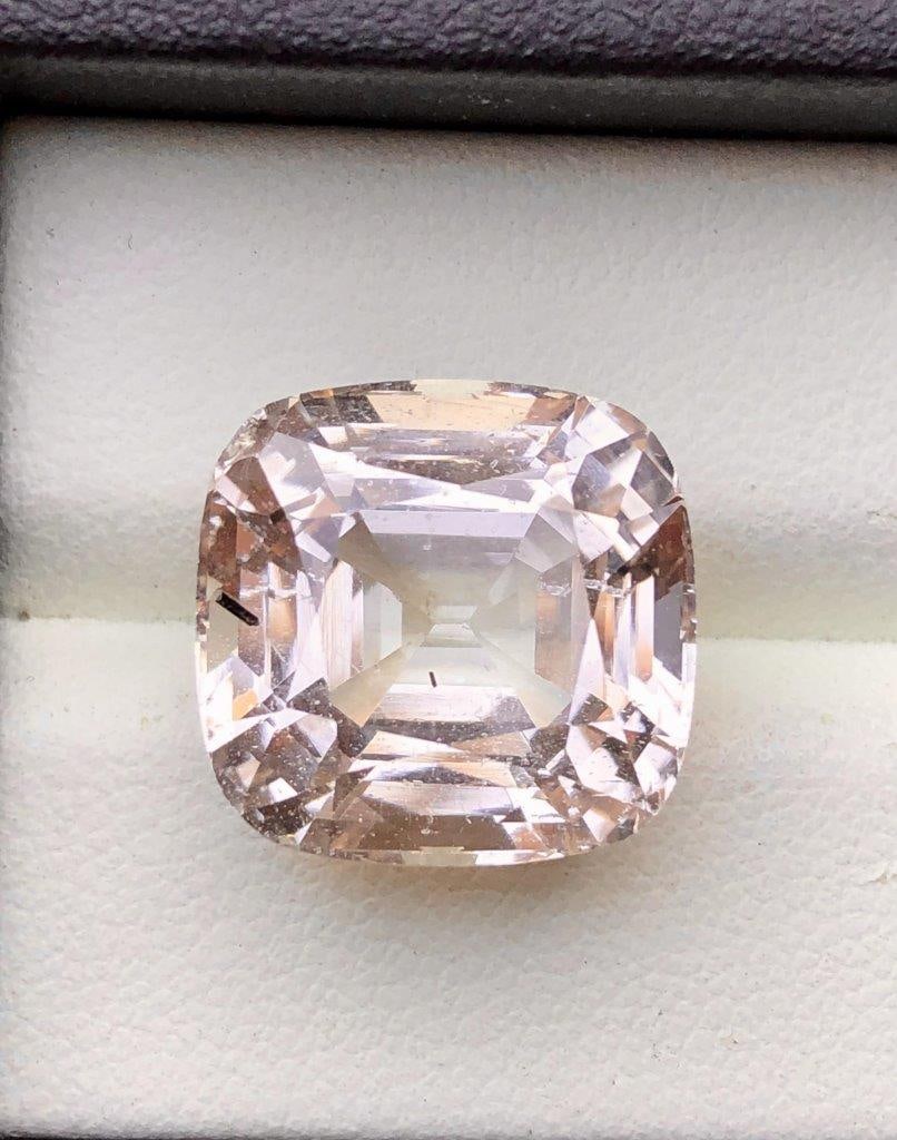 20.50 Carats Natural Golden Topaz Gemstone - 16X15X11 mm (1 of 4)