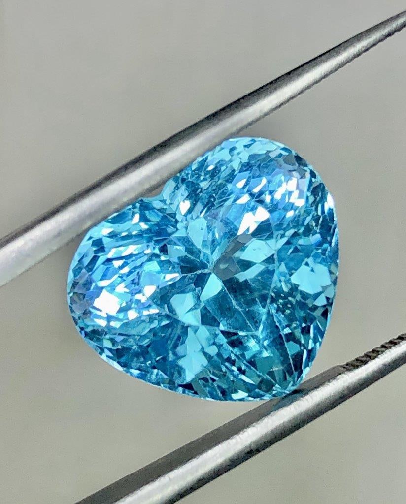14.25 Carats Heart Shape Swiss Blue Topaz Gemstone - 14X12X11 mm (1 of 4)