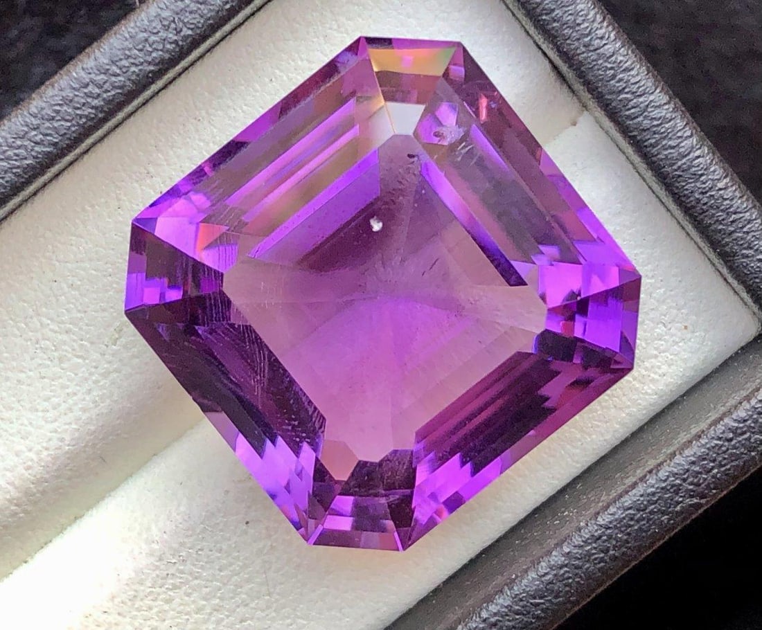 51.40 Carats Natural Amethyst Gemstone - 22X22X15 mm: 51.40 Carats Natural Amethyst Gemstone - 22X22X15 mm Shipping Rate: $15.00 .shipping rates are determined by Parcel weight and destination.Combined shipping: We offer combine shipping on multiple item