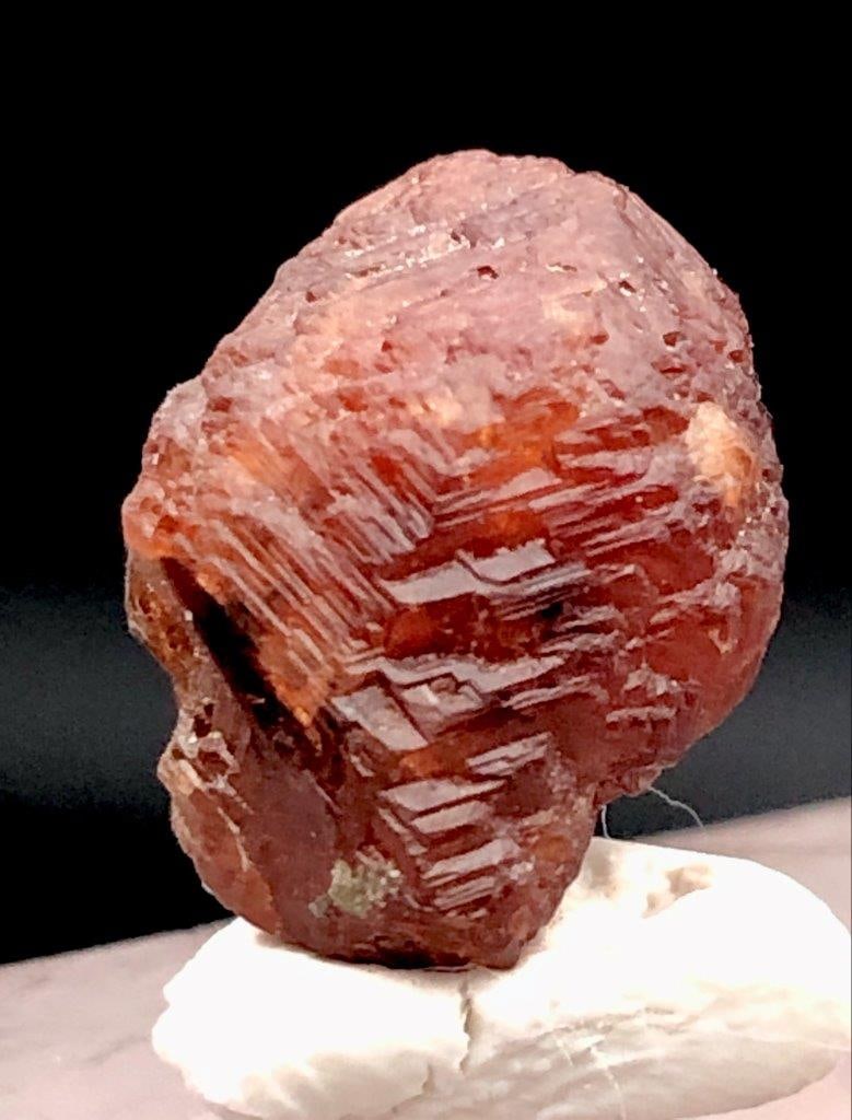 Natural Garnet Crystal - 9 Carats - 13X10X8 mm: Natural Garnet Crystal - 9 Carats - 13X10X8 mmShipping Rate: 23$ WorldWideshipping rates are determined by Parcel weight and destination.Combined shipping: We offer combine shipping on multiple items 