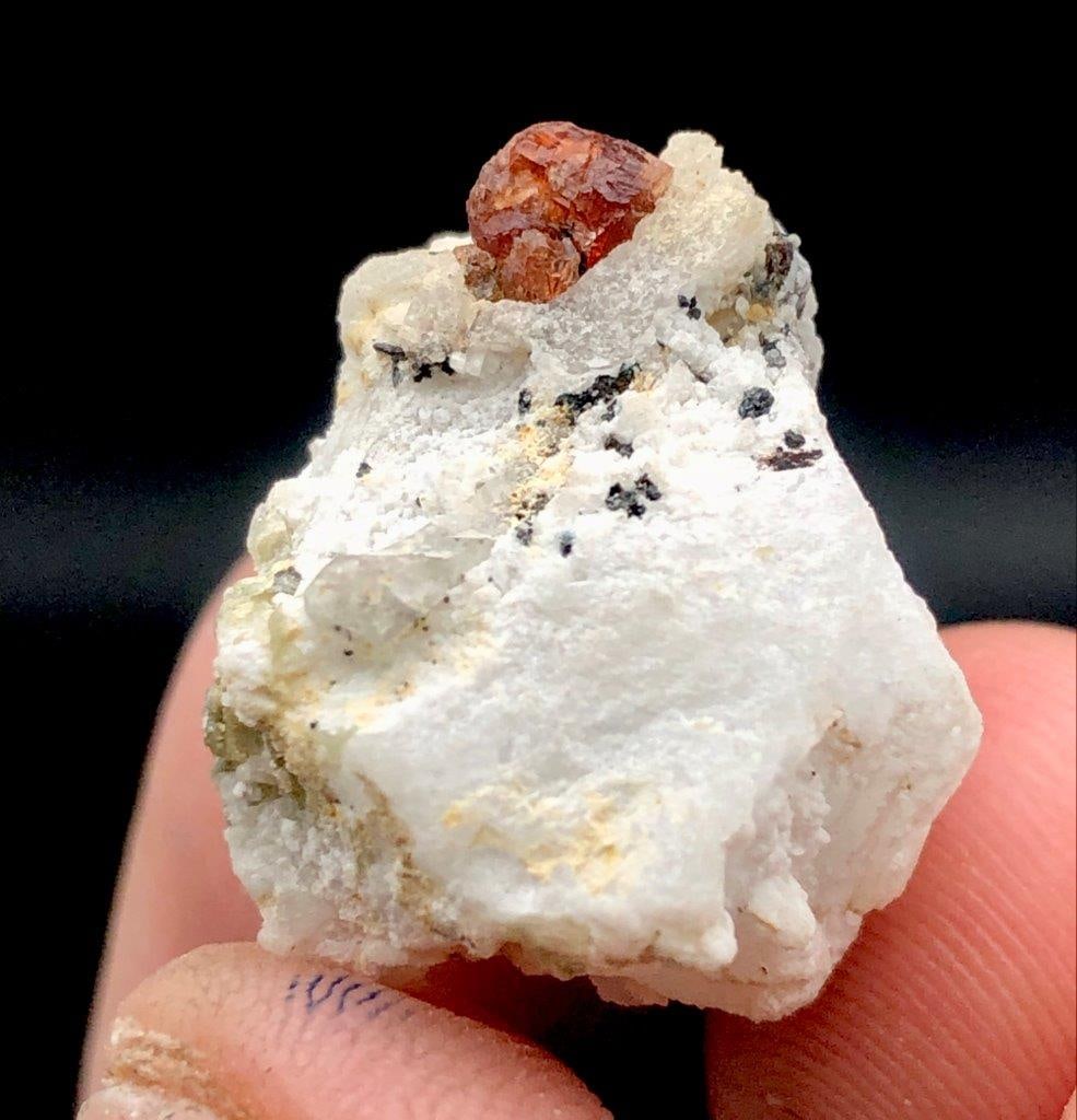 GARNET WITH Feldspar - 5 Grams - 17X17X17 mm: GARNET WITH Feldspar - 5 Grams - 17X17X17 mm Shipping Rate: 23$ WorldWideshipping rates are determined by Parcel weight and destination.Combined shipping: We offer combine shipping on multiple items p