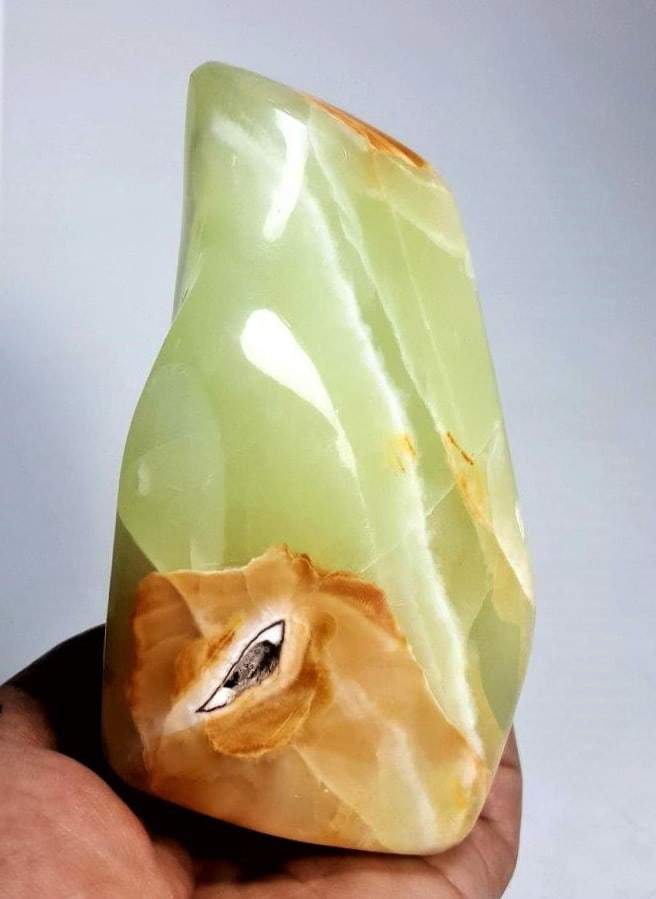 Calcite Healing Tumble - 874.9 Grams: Calcite Healing Tumble - 874.9 Grams - 121X70X67 mmShipping Rate: $65.00 .shipping rates are determined by Parcel weight and destination.Combined shipping: We offer combine shipping on multiple items 