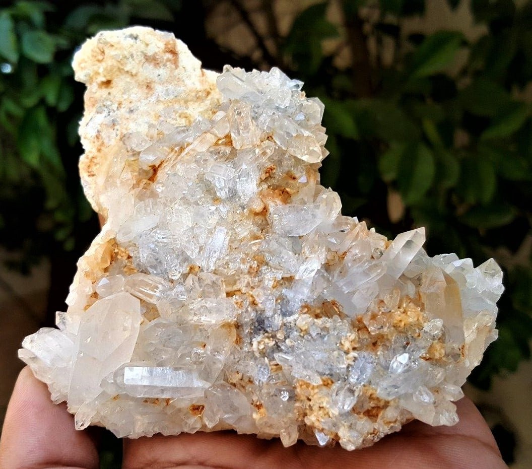 Quartz Crystals Cluster - 235.1 Grams: Quartz Crystals Cluster - 235.1 Grams - 122X106X30 mmShipping Rate: $36.00 .shipping rates are determined by Parcel weight and destination.Combined shipping: We offer combine shipping on multiple item