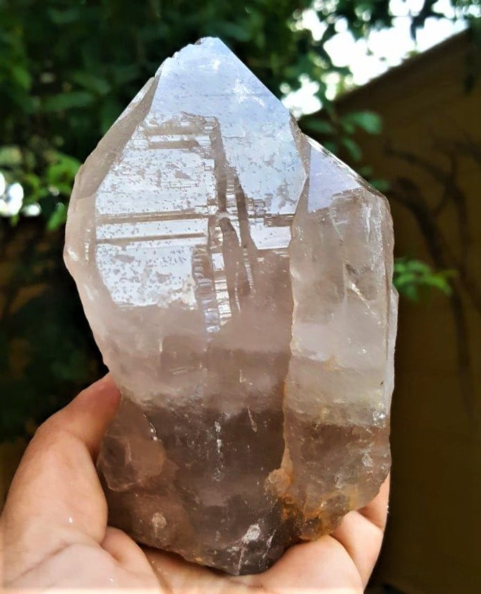 Terminated Quartz Crystal - 560 Grams: Terminated Quartz Crystal - 560 Grams - 128X78X51 mmShipping Rate: $50.00 .shipping rates are determined by Parcel weight and destination.Combined shipping: We offer combine shipping on multiple