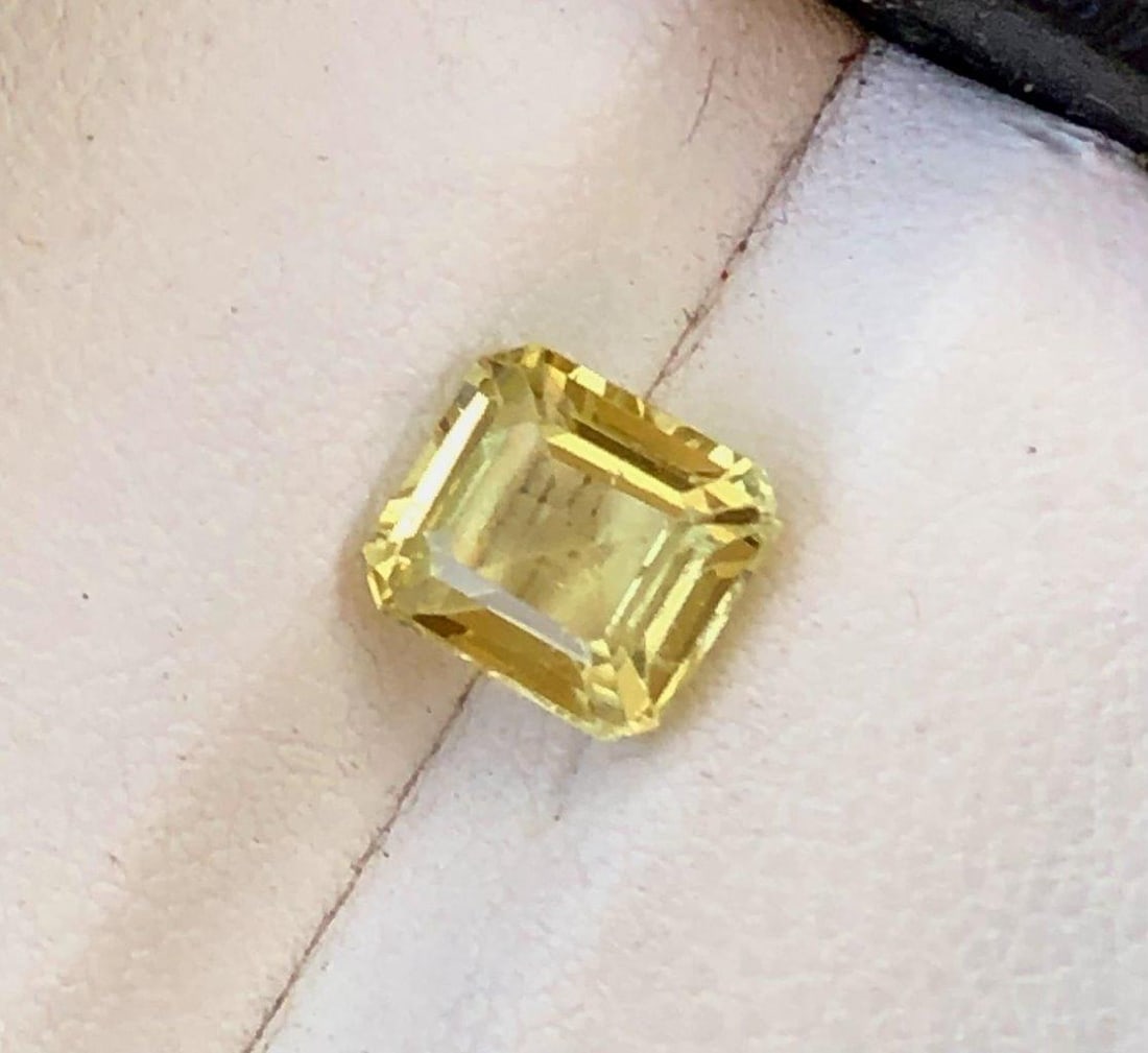 Yellow Tourmaline Gemstone - 1.30 Carats - 7X6X4 mm: Yellow Tourmaline Gemstone - 1.30 Carats - 7X6X4 mm SHIPPING: 23$