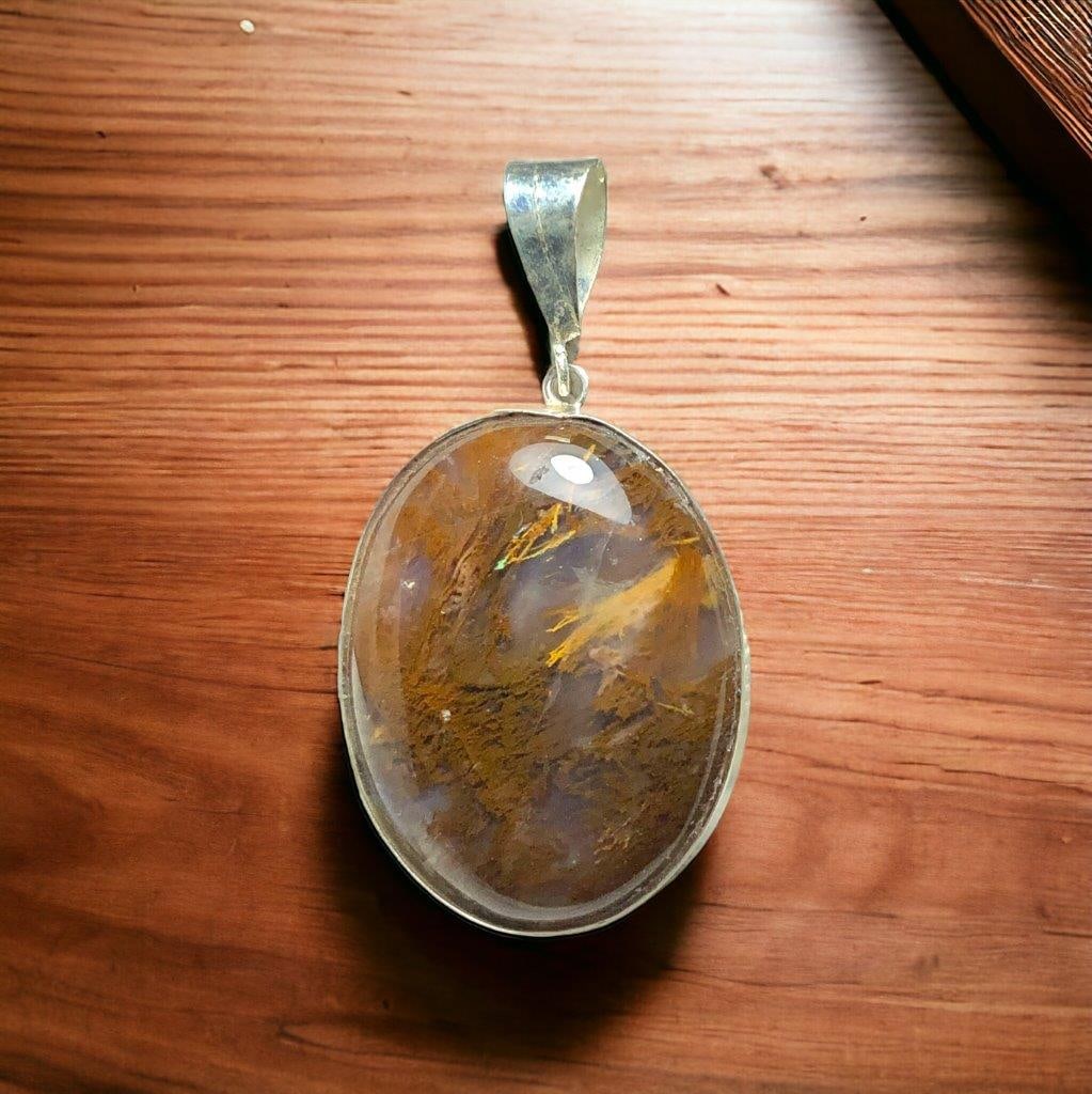 AGATE PENDANT WITH DOPAMINE CHARM: AGATE PENDANT WITH DOPAMINE CHARM Shipping:
