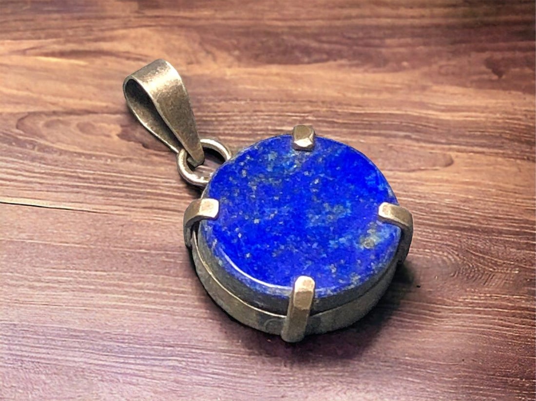 Sterling Silver Beautiful Lapis Lazuli Pendant Necklace: Sterling Silver Beautiful Lapis Lazuli Pendant NecklaceShipping Rate: $23.00 .shipping rates are determined by Parcel weight and destination.Combined shipping: We offer combine shipping on multiple