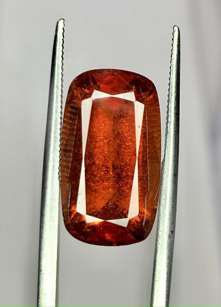 11.90 Carats Natural Hessonite Garnet Gemstone - 17X11X9 mm: 11.90 Carats Natural Hessonite Garnet Gemstone - 17X11X9 mm Choose design of your own and we will make it for youWe accept custom order in Sterling Silver, Gold and Platinum in WholeSale PriceColored 
