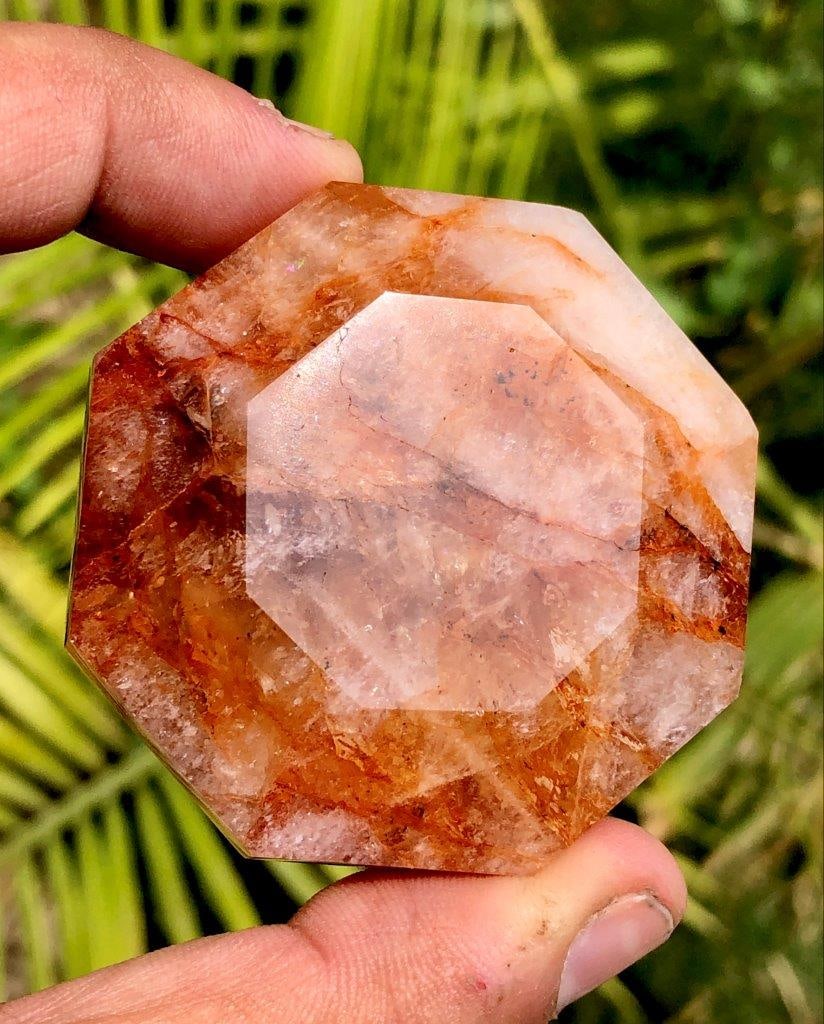 Stunning 220g Fire Quartz Diamond ? Natural Hematoid Quartz Faceted Crystal ? Polished Healing Stone: Key Features:Weight: 220 gramsMaterial: Natural Fire Quartz / Hematoid QuartzShape: Diamond styleColor: Clear quartz with red/fiery inclusionsFinish: PolishedPerfect for:Home and office d?corMeditatio