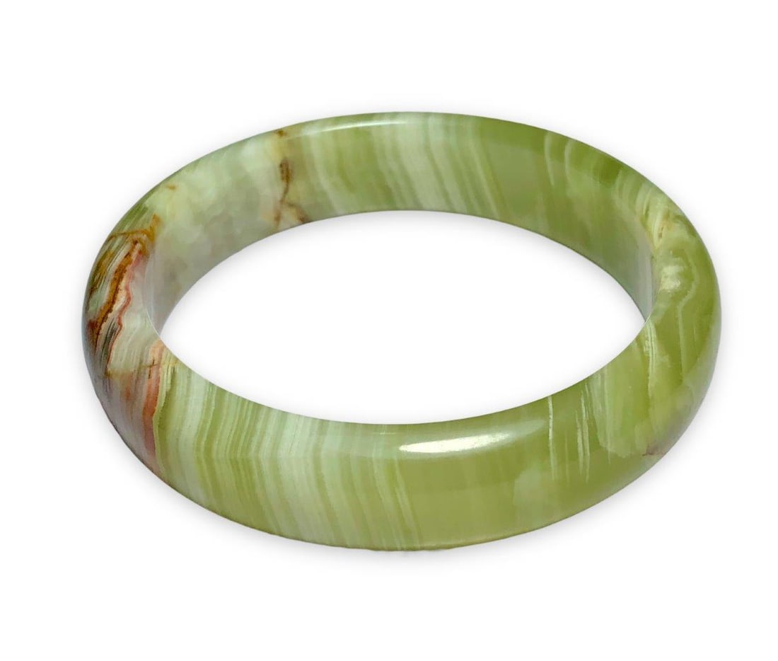 Onyx Bangle - Diameter 67 mm: Onyx Bangle - Diameter 67 mmShipping Rate: $25.00 .shipping rates are determined by Parcel weight and destination.Combined shipping: We offer combine shipping on multiple items purchased to reduce shi