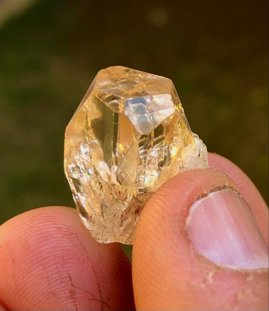 Topaz Crystal - 6.8 Grams: Topaz Crystal - 6.8 GramsShipping Rate: $23.00 .shipping rates are determined by Parcel weight and destination.Combined shipping: We offer combine shipping on multiple items purchased to reduce