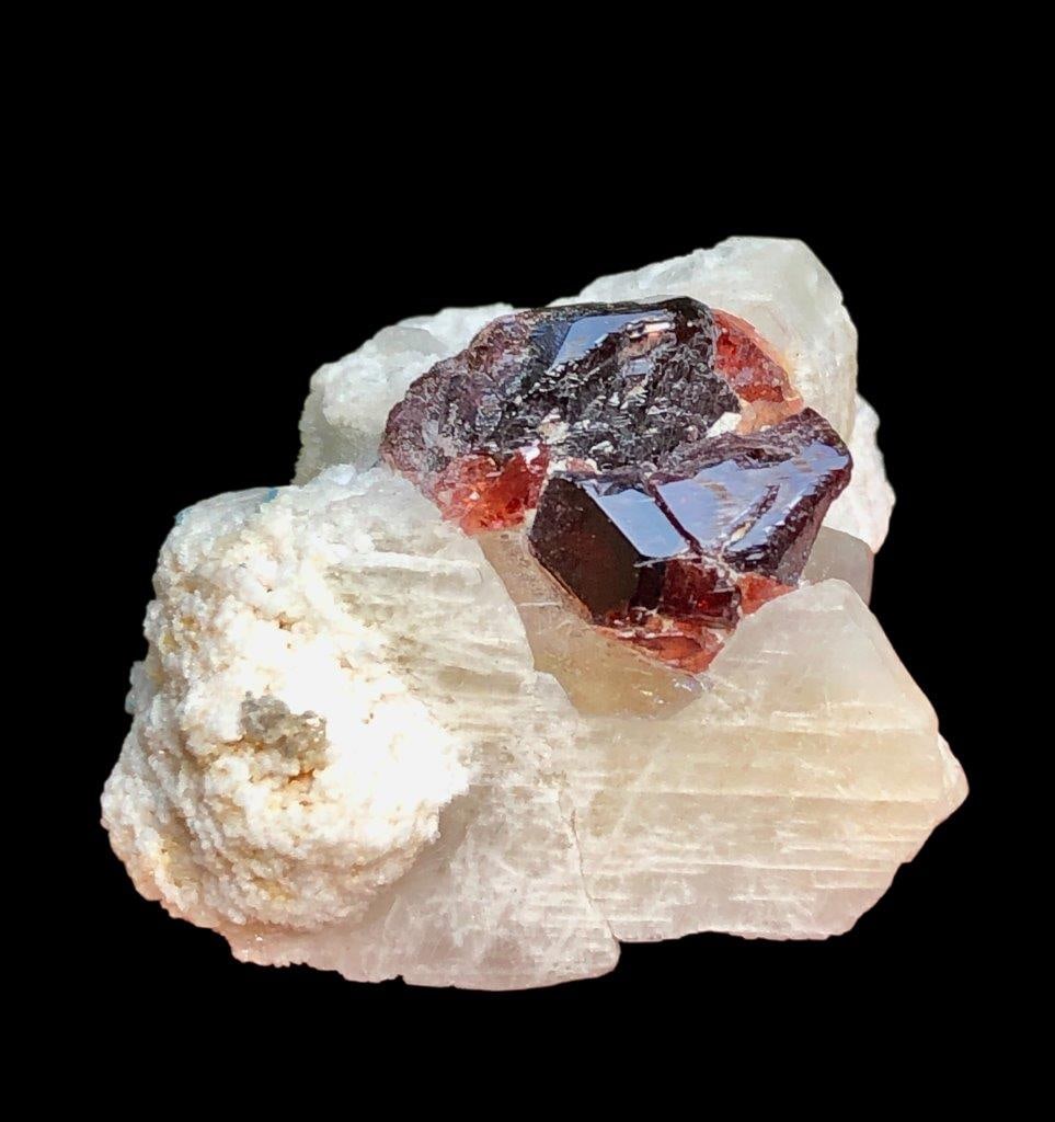 11.3 Grams Natural Garnet Crystals with Mother Rock ? Raw Red Mineral Specimen 26x20x19 mm: Beautiful 11.3 grams natural Garnet crystals with mother rock featuring deep red tones and raw natural formation. Measuring 26x20x19 mm, this unique mineral specimen is perfect for crystal collectors,