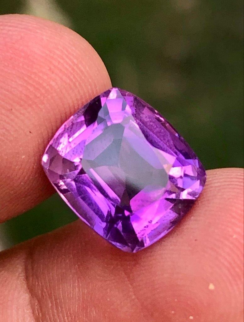 6.40 Cts Natural amethyst Gemstone - 12X10.5X8 mm: 6.40 Cts Natural amethyst Gemstone - 12X10.5X8 mm. Shipping:
