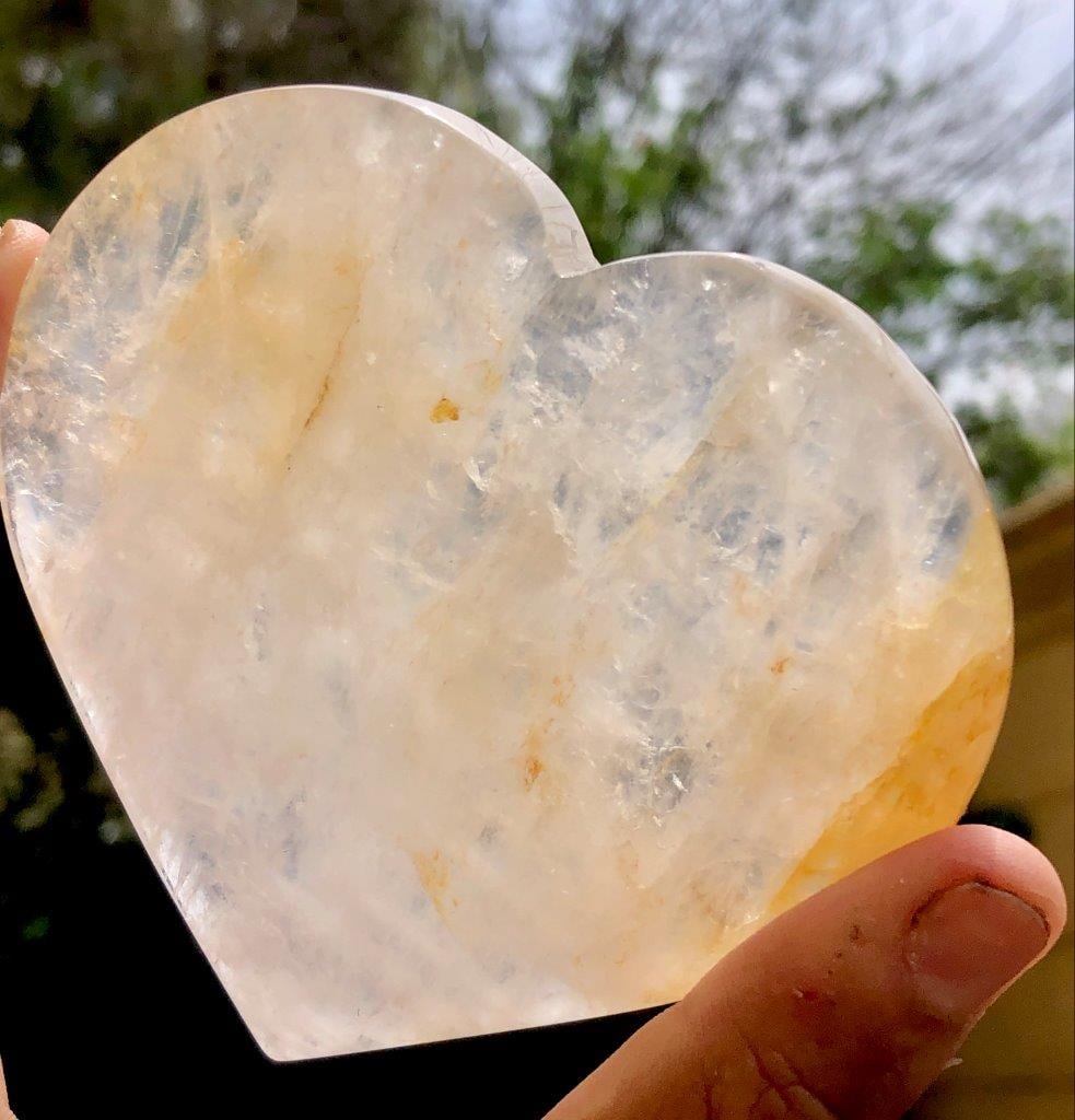 222g Fire Hematoid Quartz Heart ? Natural Polished Healing Crystal ? Red Inclusion Quartz, Energy: This beautiful 222-gram Fire Hematoid Quartz heart is a striking natural crystal featuring rich red and fiery inclusions suspended within clear quartz. Expertly carved into a smooth heart shape, it co