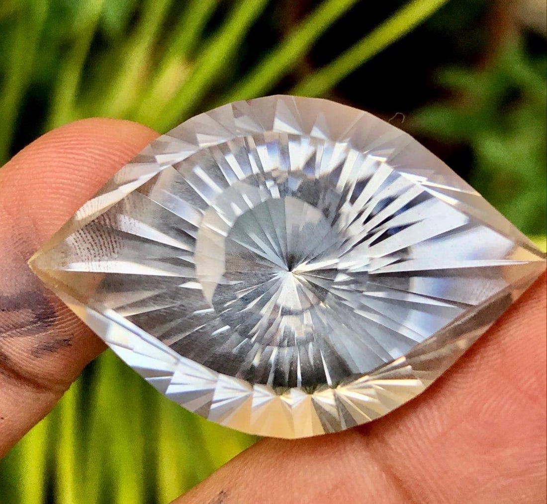 111 Carats CLEOPATRA EYE Golden Quartz MASTER CUT Gemstone: 111 Carats CLEOPATRA EYE Golden Quartz MASTER CUT GemstoneShipping Rate: FREE SHIPPINGshipping rates are FREE WORLDWIDECombined shipping: We offer combine shipping on multiple items purchased to reduc