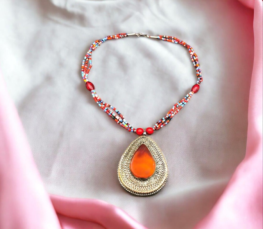 Kuchi Jewellery Necklace - Kinaaz Choker: Kuchi Jewellery Necklace - Kinaaz ChokerShipping Rate: $23.00 .shipping rates are determined by Parcel weight and destination.Combined shipping: We offer combine shipping on multiple items purchased t