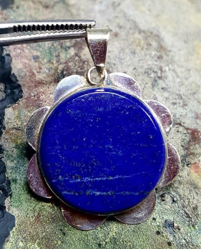 Lapis lazuli pendant: Lapis lazuli pendant - Fashion Jewelry - 29X27X5 mmShipping Rate: $23.00 .shipping rates are determined by Parcel weight and destination.Combined shipping: We offer combine shipping on multiple items 