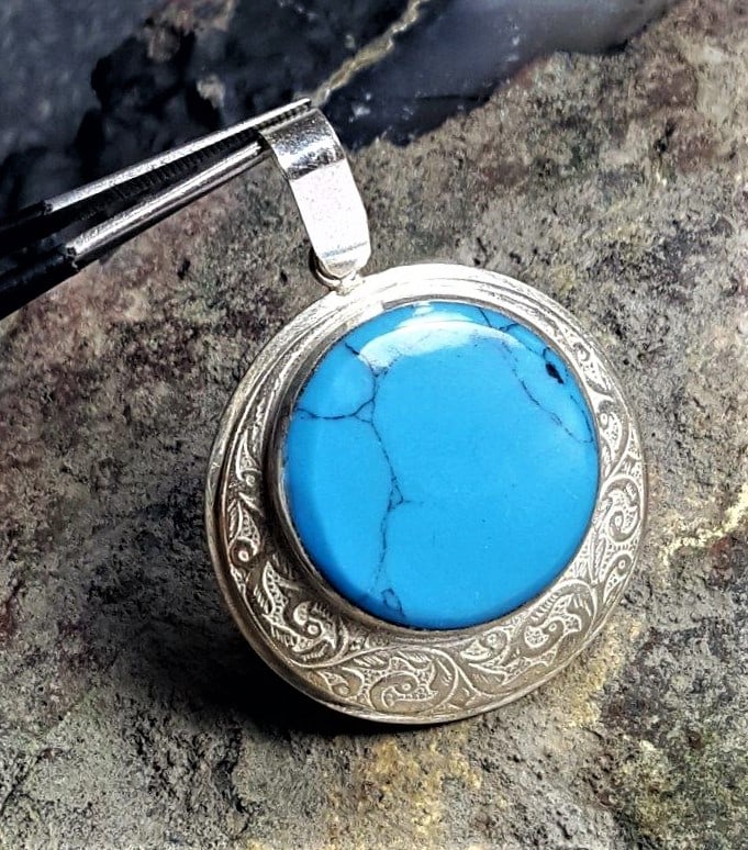 Sterling Silver Beautiful Torquoise Jewelry: Sterling Silver Beautiful Torquoise Jewelry -36X33X9 mmShipping Rate: $23.00 .shipping rates are determined by Parcel weight and destination.Combined shipping: We offer combine shipping on multiple it