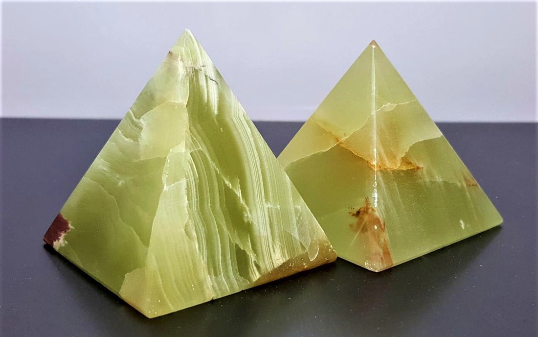 Vintage Onyx Paired Pyramid - 270 Grams: Vintage Onyx Paired Pyramid - 270 Grams Shipping: $36.00. Shipping rates are determined by Parcel weight and destination.