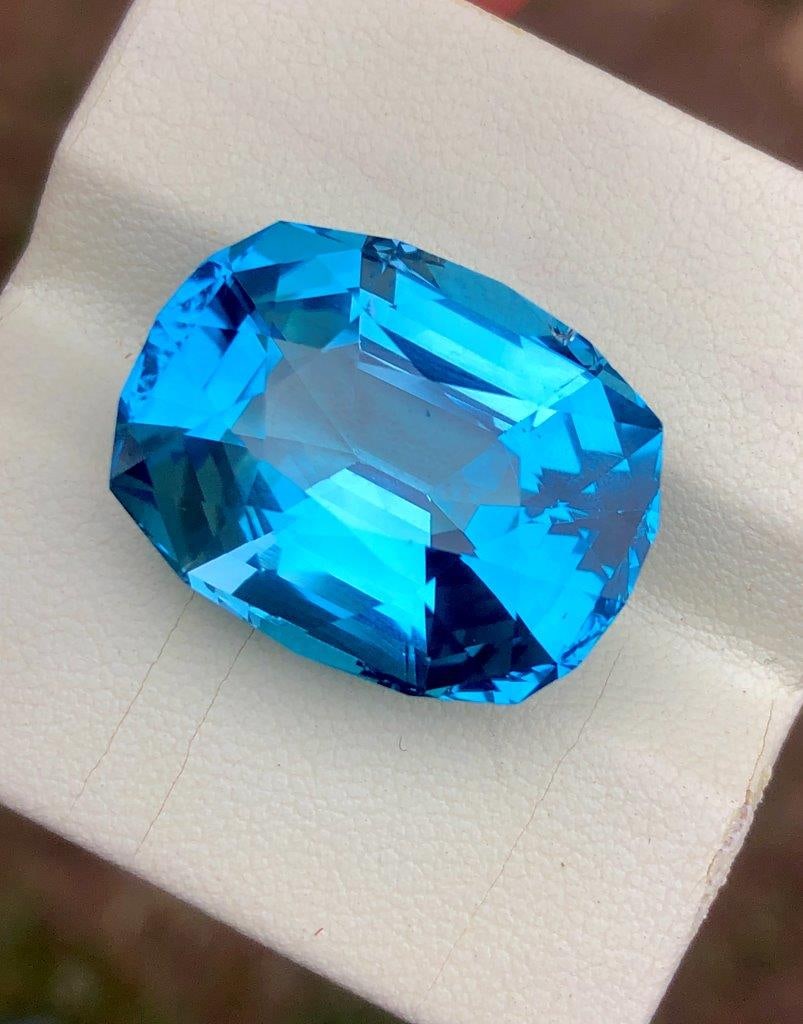 38.15 Carats AAA Swiss Blue Topaz ? Natural Loose Gemstone (21?17?13 mm) ? Brilliant Blue Statement: This stunning 38.15 carat Swiss Blue Topaz features a vivid, radiant blue color with AAA-quality clarity and exceptional brilliance. Measuring 21 ? 17 ? 13 mm, this large gemstone is expertly cut to e