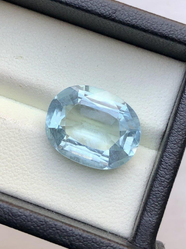 10.50 Carats Santa Maria Aquamarine Gemstone - 17X13X8 mm (1 of 3)