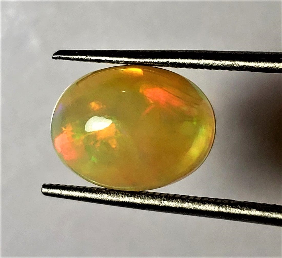 Fire Ethopian Opal Oval Shape - 2.5 Carats: Fire Ethopian Opal Oval Shape - 2.5 Carats - 12X9X5 mmShipping Rate: $15.00 .shipping rates are determined by Parcel weight and destination.Combined shipping: We offer combine shipping on multiple ite