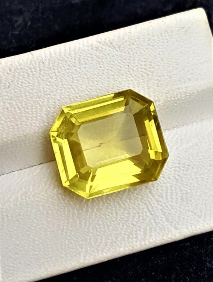 Semi Precious Citrine Quartz - 17 Carats: Semi Precious Citrine Quartz - 17 Carats - 18X16X9 mmShipping Rate: $15.00 .shipping rates are determined by Parcel weight and destination.Combined shipping: We offer combine shipping on multiple item