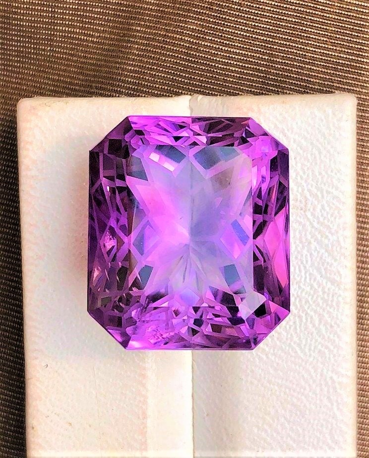 Flower Cut Amethyst Loose Gemstone - 21.30 Carats: Flower Cut Amethyst Loose Gemstone - 21.30 Carats - 19X15X11 mmShipping Rate: $15.00 .shipping rates are determined by Parcel weight and destination.Combined shipping: We offer combine shipping on mul