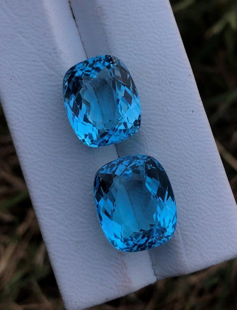 AAA Quality Swiss Blue Topaz - 40.40 Carats: AAA Quality Swiss Blue Topaz - 40.40 Carats - 18X15X10 mmShipping Rate: $15.00 .shipping rates are determined by Parcel weight and destination.Combined shipping: We offer combine shipping on multiple 